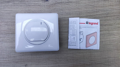 Legrand 067721 drahtgebundener Dimmschalter, I36189