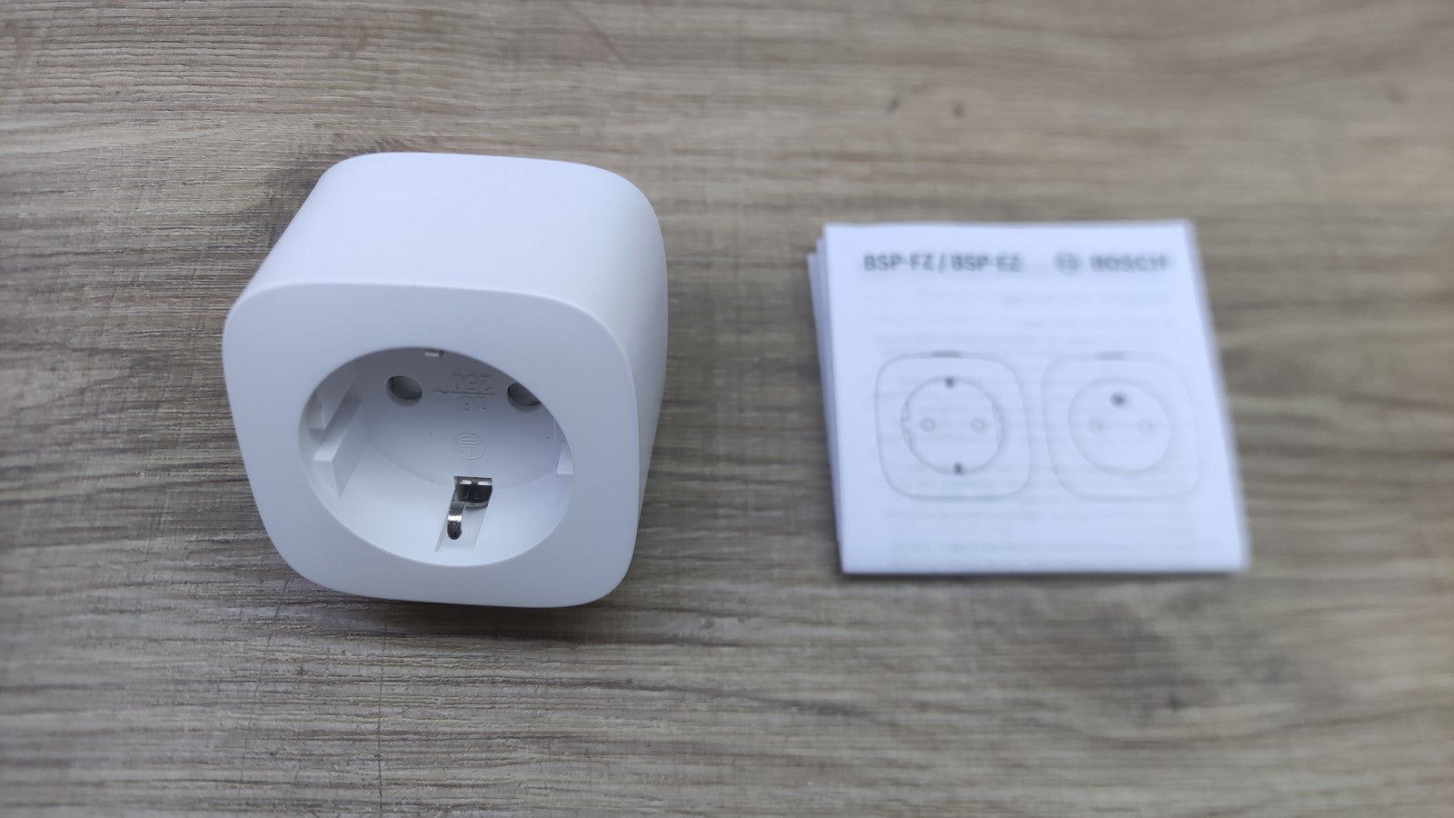 Bosch Smart Home Zwischenstecker kompakt, smarte Steckdose, I38559