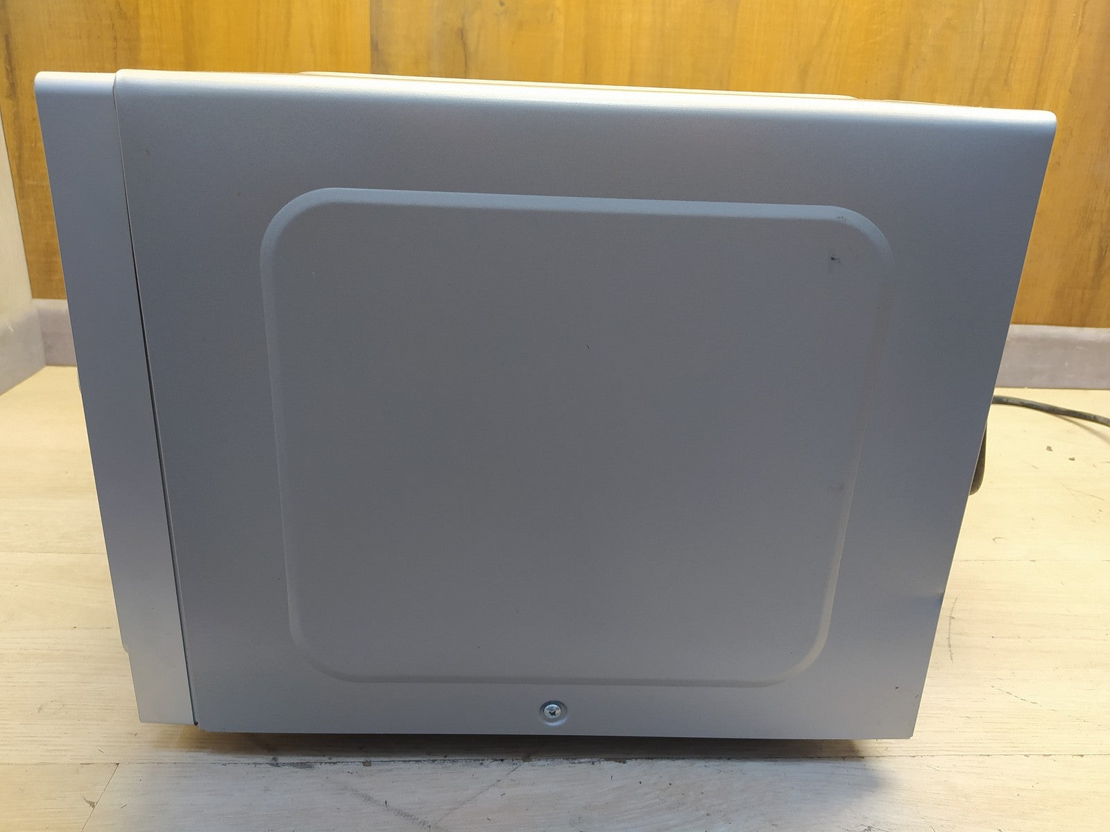 SHARP R843INW Mikrowelle 25 L, 900 W, I38985