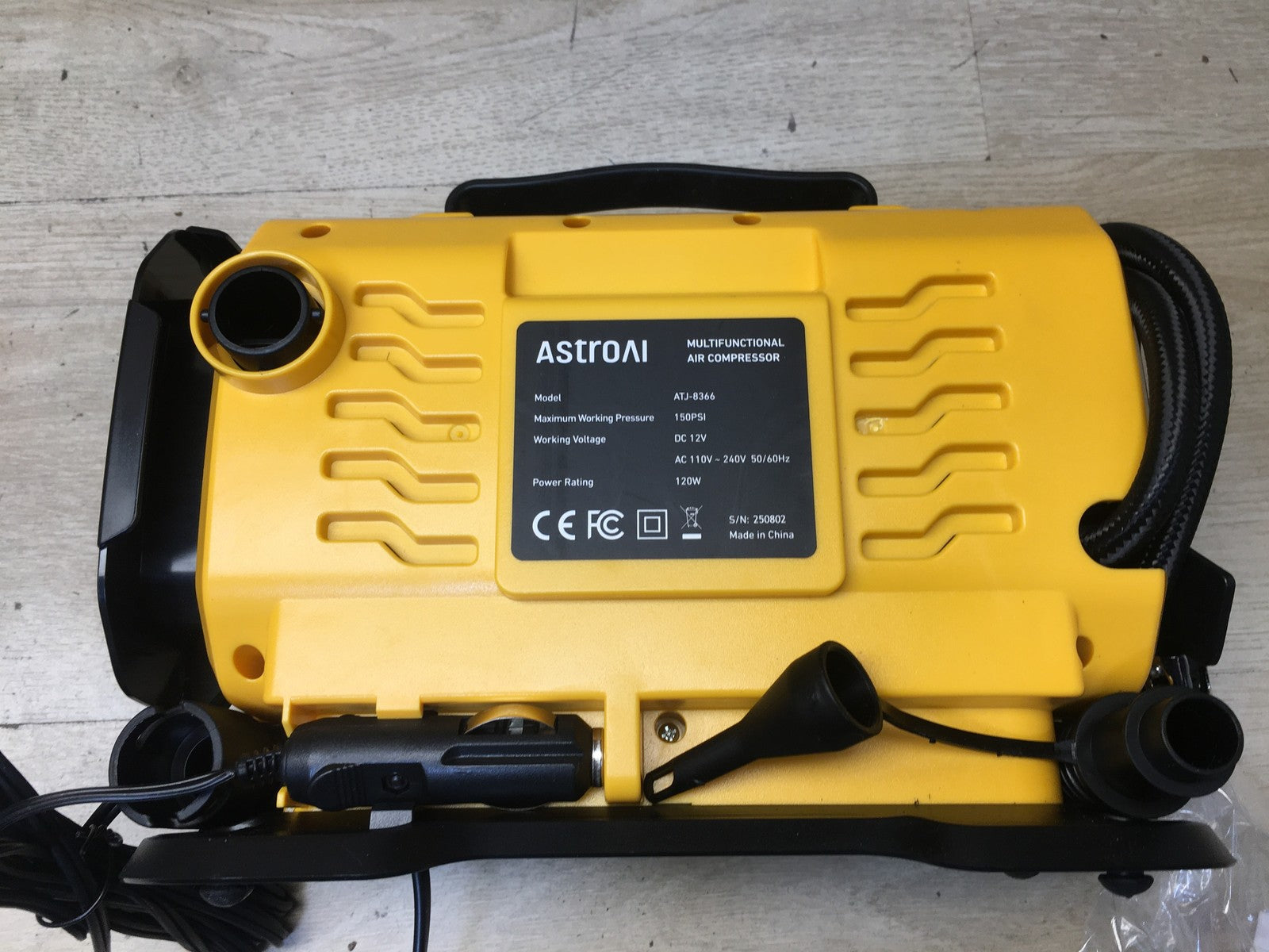 AstroAI ATJ-8366 Luftkompressor Auto 12V DC/230V AC Duale Stromquellen, I38169