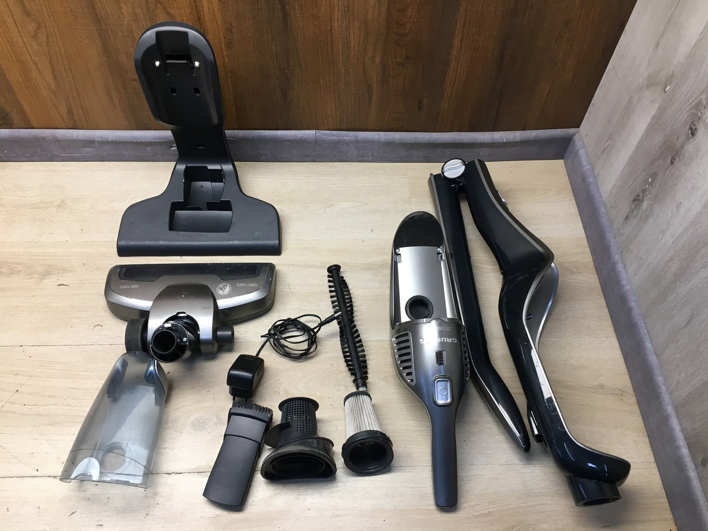 Grundig GMS2500 2 in 1 Akku-Stab-/Handstaubsauger VCH 9832, I36231