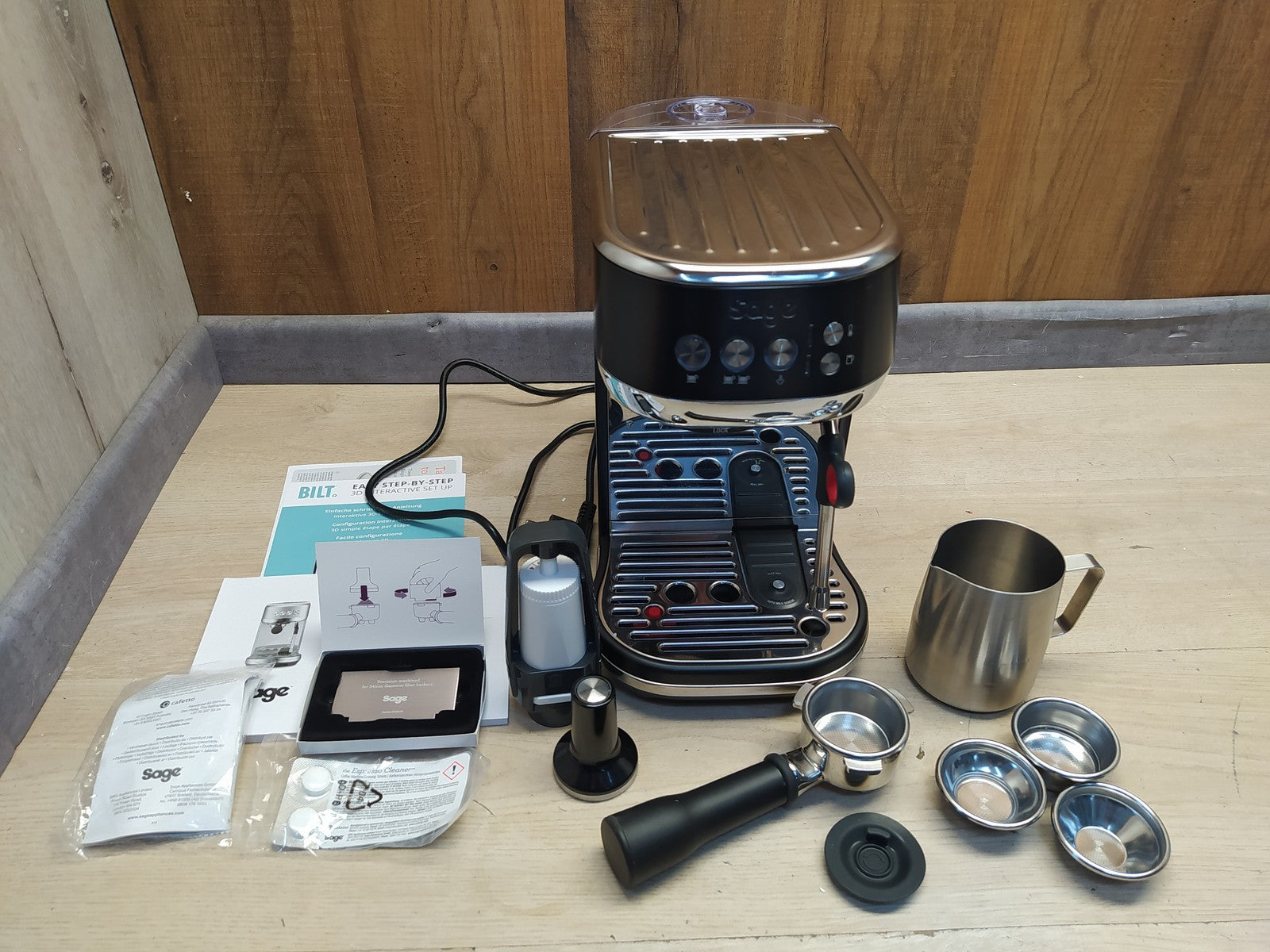 Sage SES500 BST Kompakte Kaffeemaschine mit Milchaufschäumer, I37619