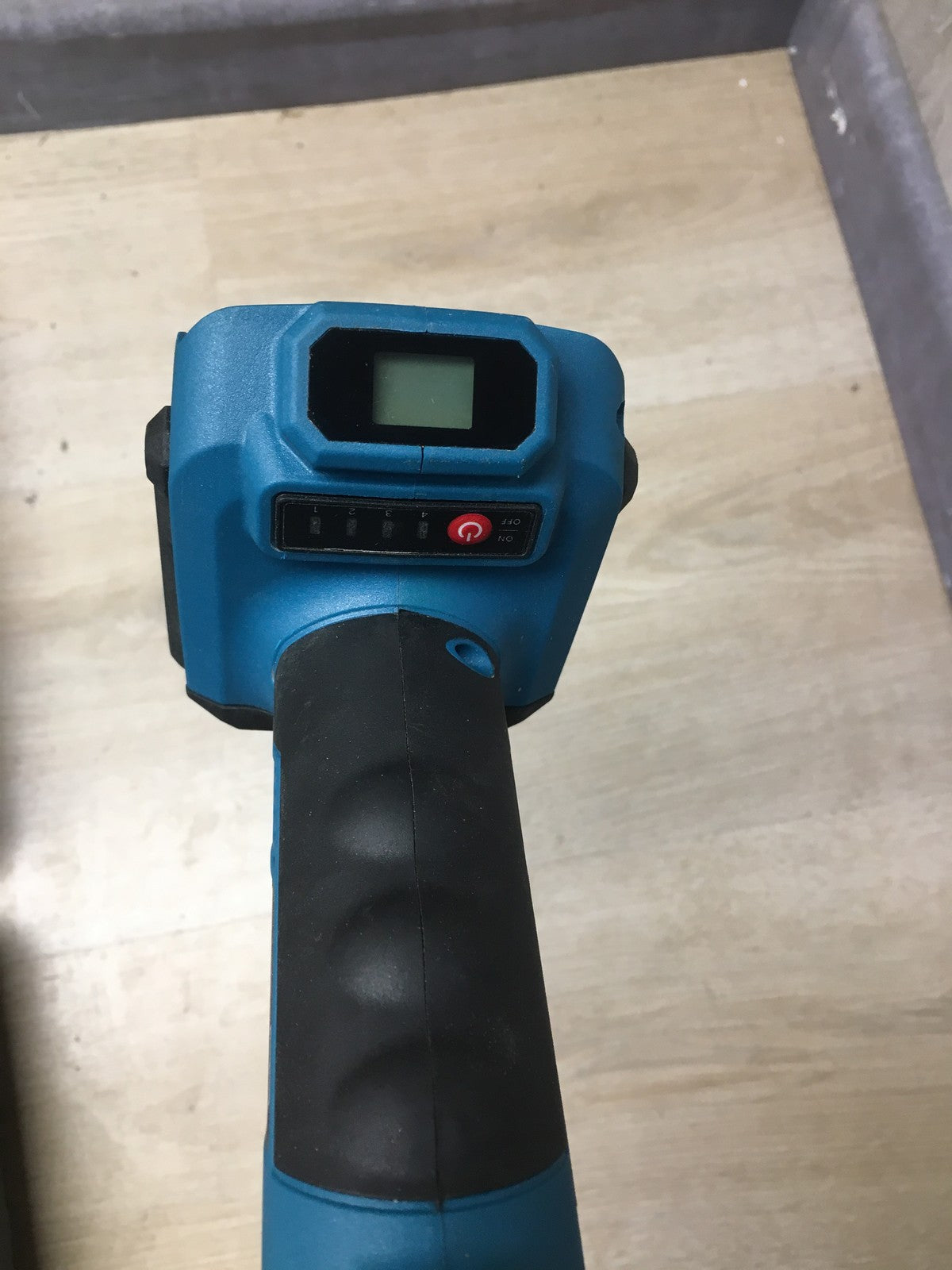 SeeSii Akku-Astschere, Gartenschere bis 40 mm Aststärke, 2x Akku, I37413