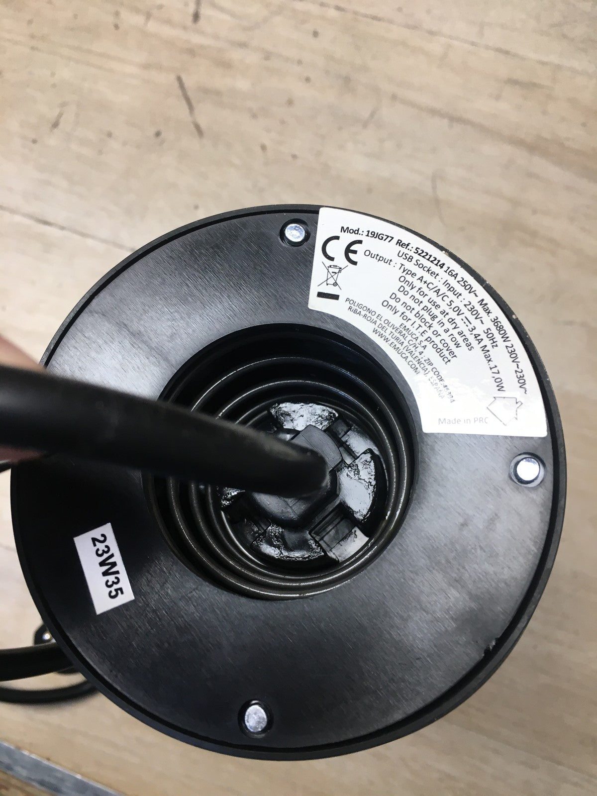 Emuca 5221214 Vertikal Push abnehmbare Mehrfachsteckdose, 100mm, I38252
