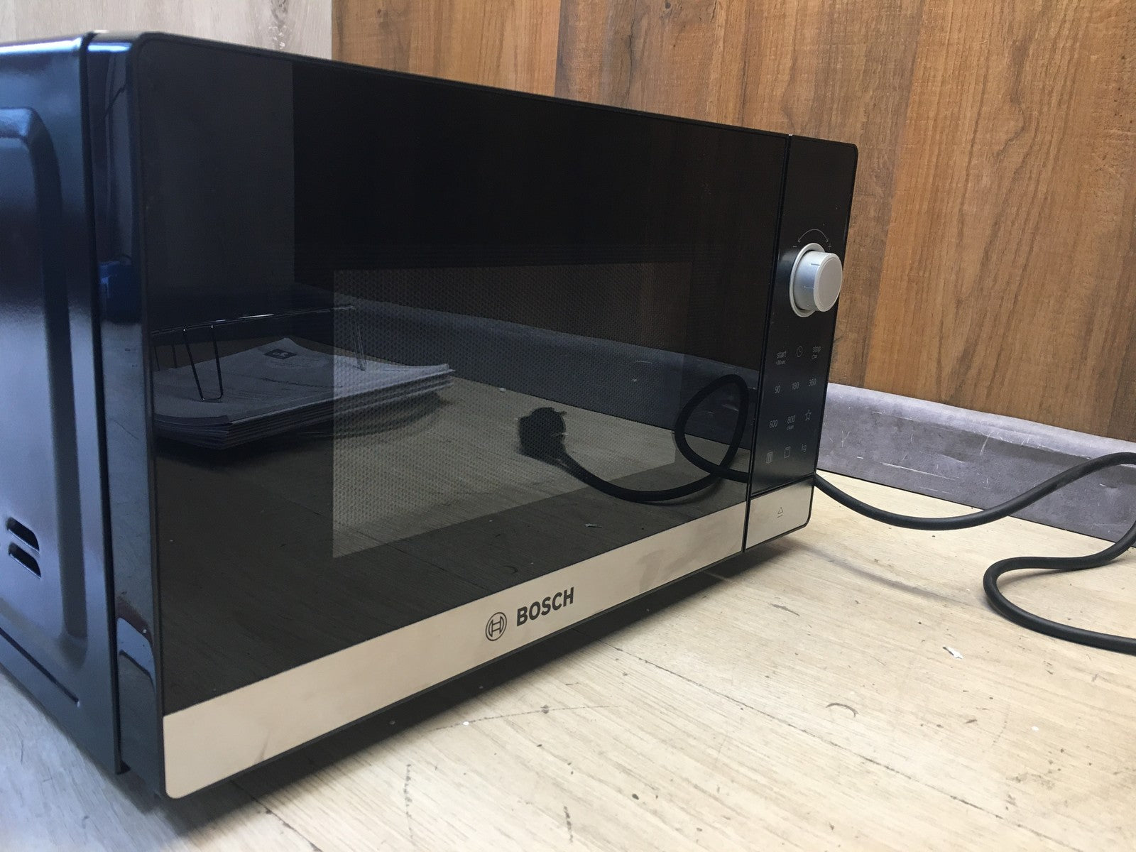 Bosch FEL023MS2 Mikrowelle, 20L, 800 W, Drehteller 27 cm, Quarzgrill, I37811