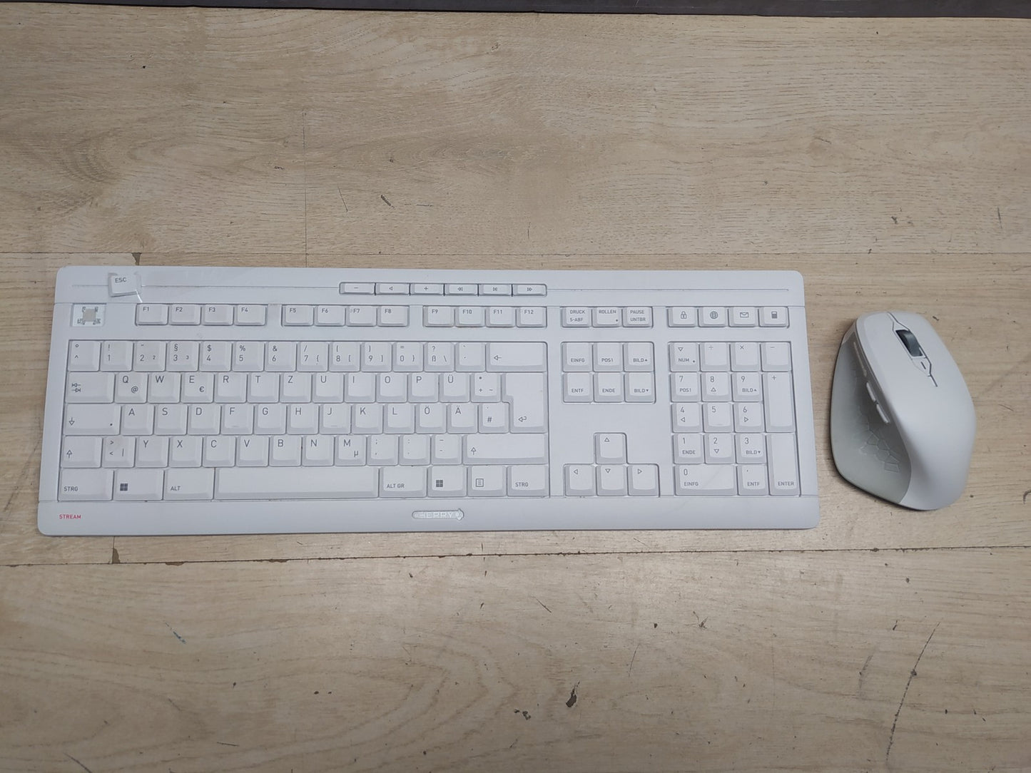 CHERRY Stream Desktop Comfort Kabelloses Tastatur-Maus-Set, DE Layout, I37753