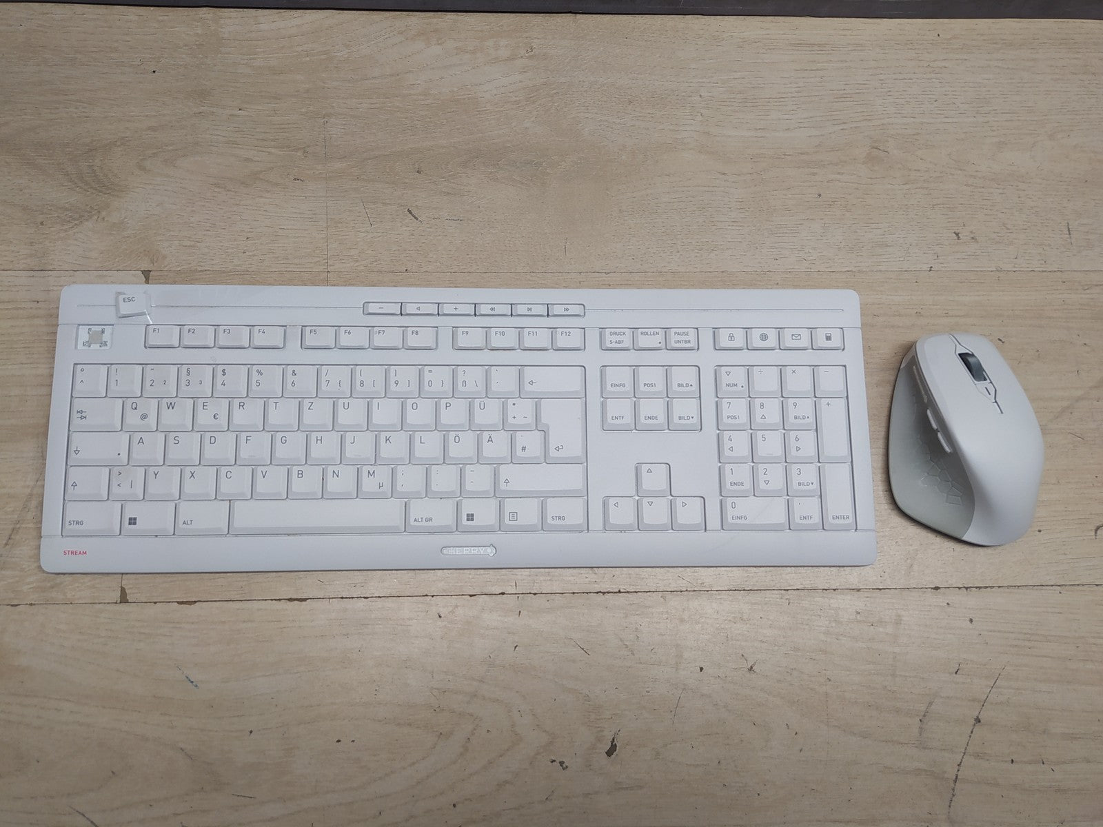 CHERRY Stream Desktop Comfort Kabelloses Tastatur-Maus-Set, DE Layout, I37753