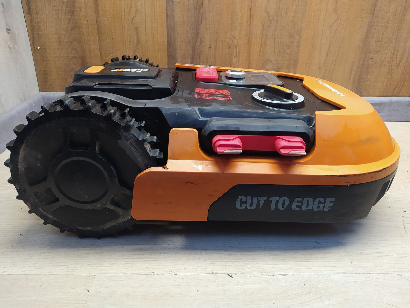 WORX Landroid M700 PLUS WR167E Mähroboter für Gärten bis 700 qm, I37371