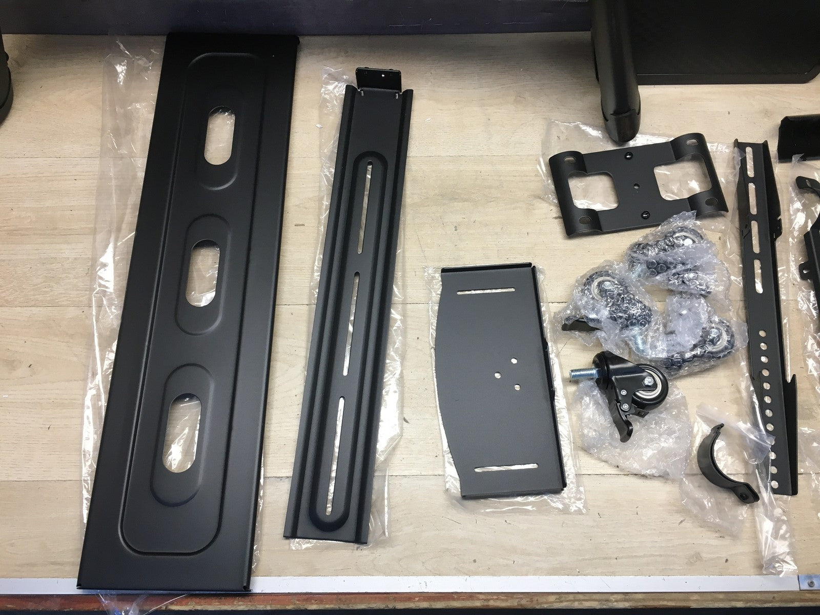 ONKRON TS1551-B TV Ständer rollbar für 40-70 Zoll Fernseher, I37798
