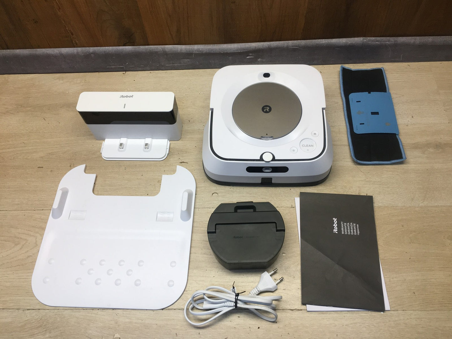 iRobot Braava Jet M6 Wischroboter mit Präzisions-Sprühstrahl RMA-Y1, I36461