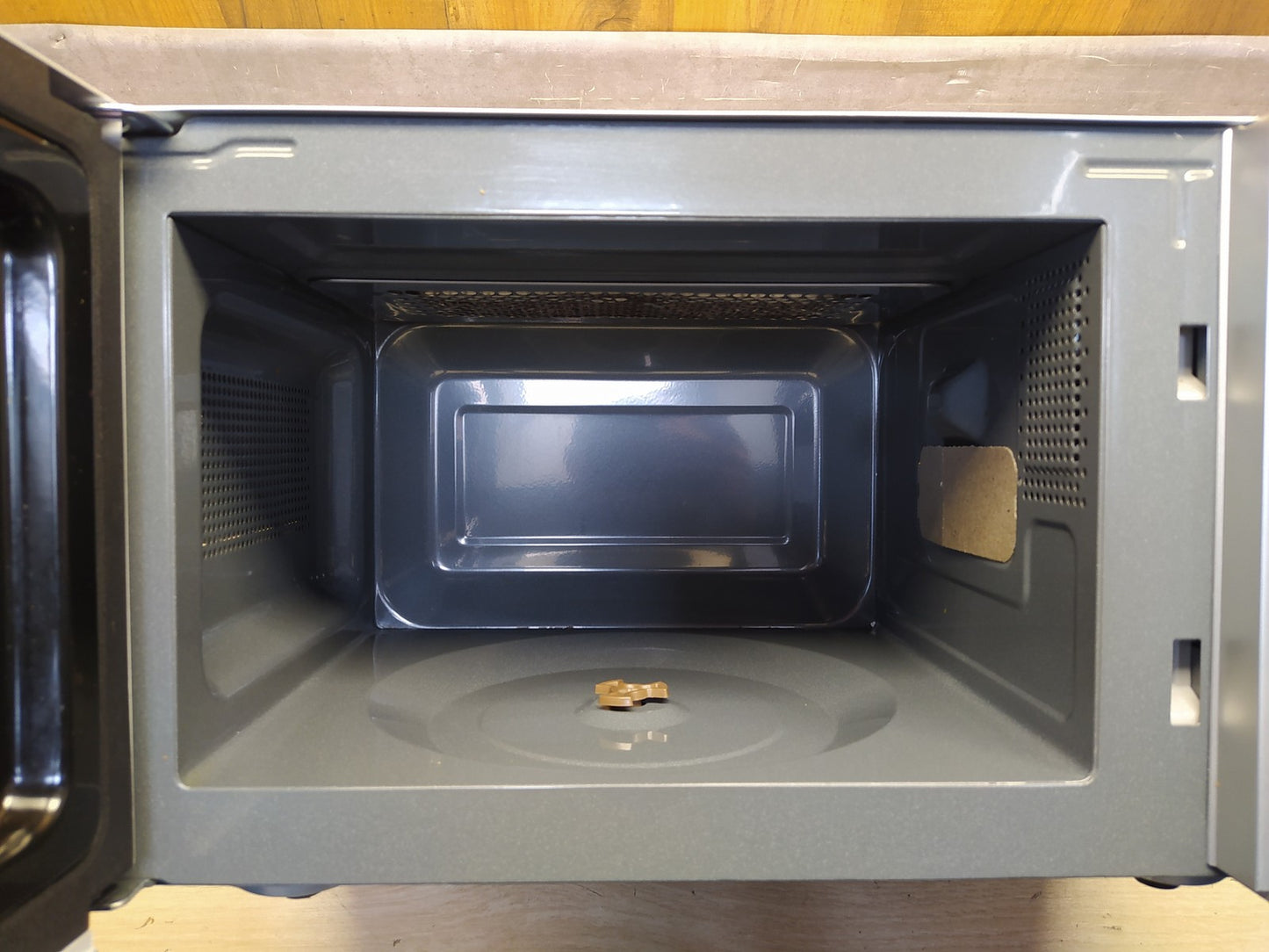 SEVERIN MW 7874 Mikrowelle mit Grill 700 W, 9 Automatikprogrammen, I36421