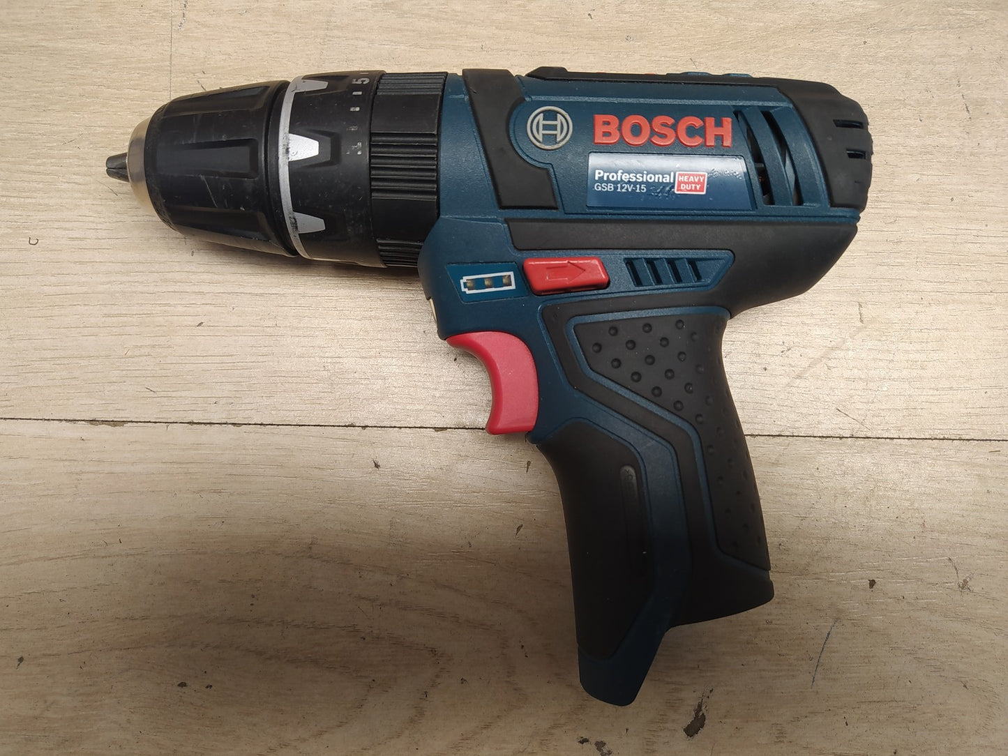 Bosch Professional Akku-Schlagbohrschrauber GSB 12V-15, mit 2 Akkus, I37455