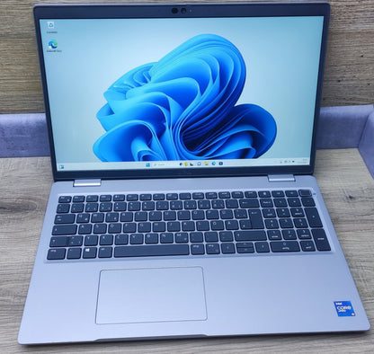 Dell Latitude 5520 Notebook 15.6" Touch FHD i5-1145G7 16GB 256GB Thunderbolt LTE