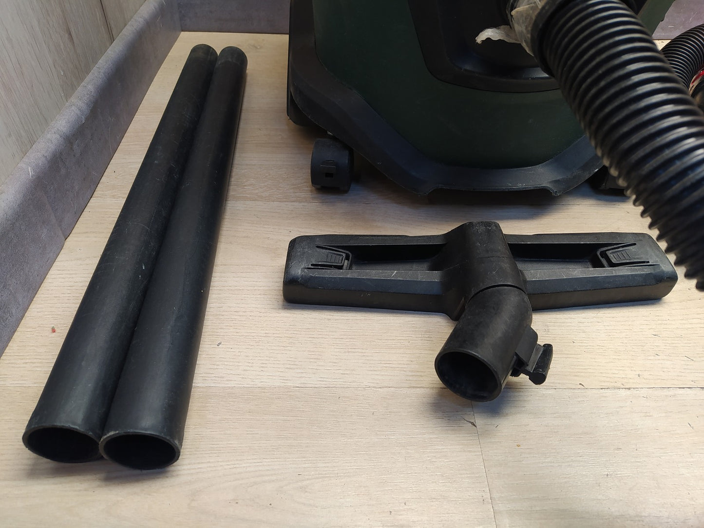 Bosch UniversalVac 15 Nass-/Trockensauger 06033D1100, I37482