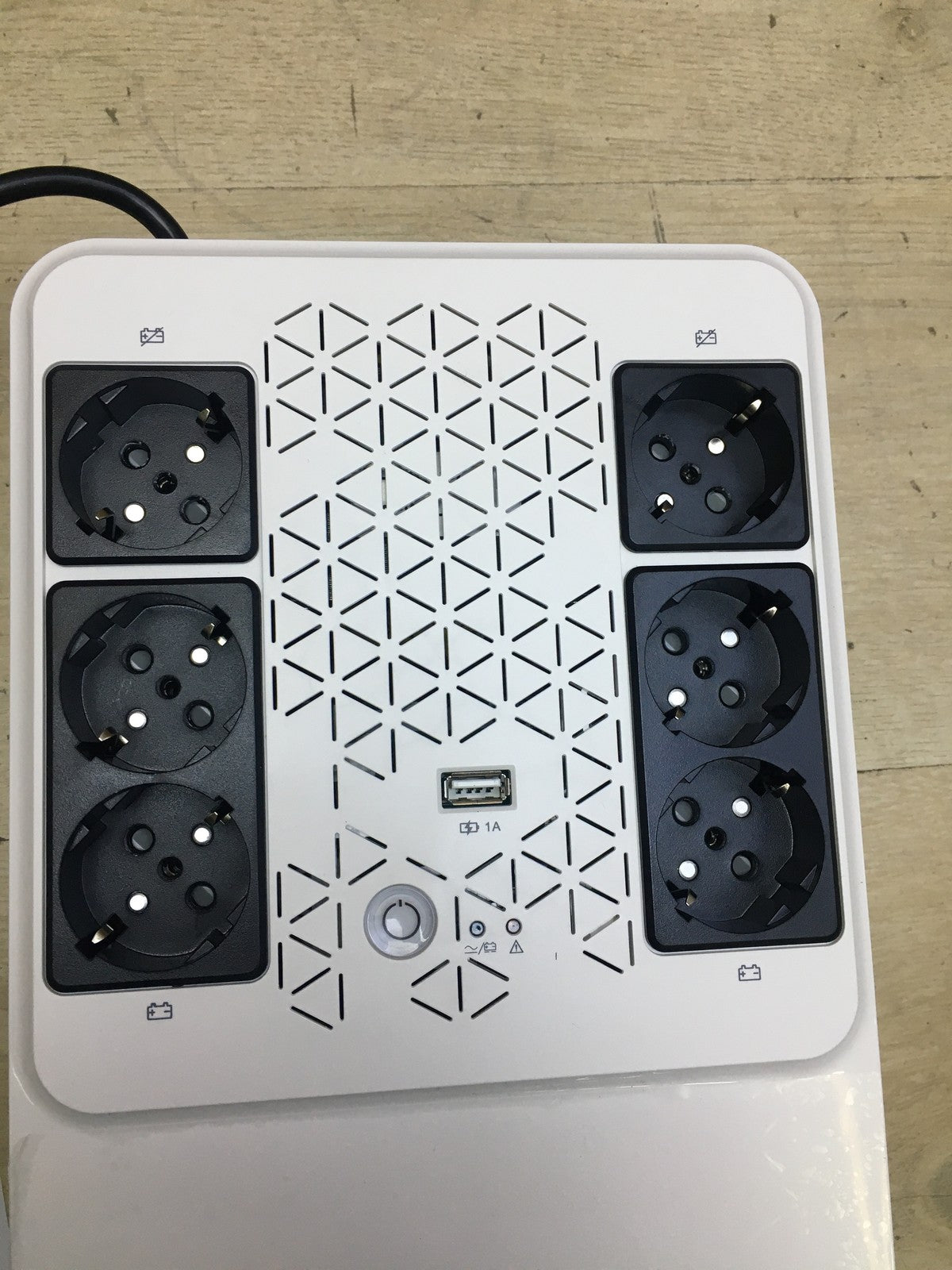 Legrand 310082 USV-Anlage, Keor Multiplug mit 800 VA/480W 6 Ausgänge, I35217