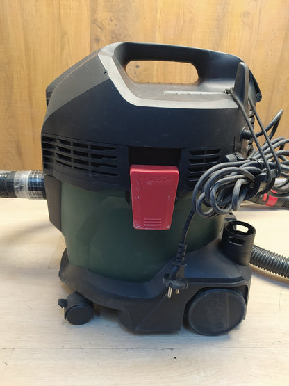 Bosch UniversalVac 15 Nass-/Trockensauger 06033D1100, I37482