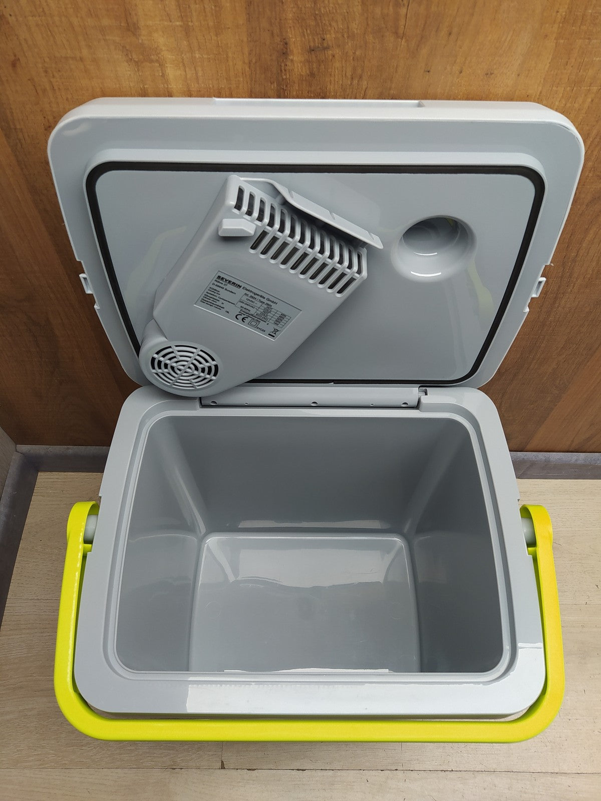 SEVERIN KB 2924 Elektrische Kühlbox (19 L) mit Kühl-/Warmhaltefunktion, I37671