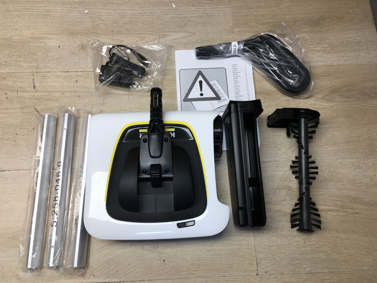 Kärcher 1.258-050.0 Akku-Besen KB 5, elektrischer Besen, I37251