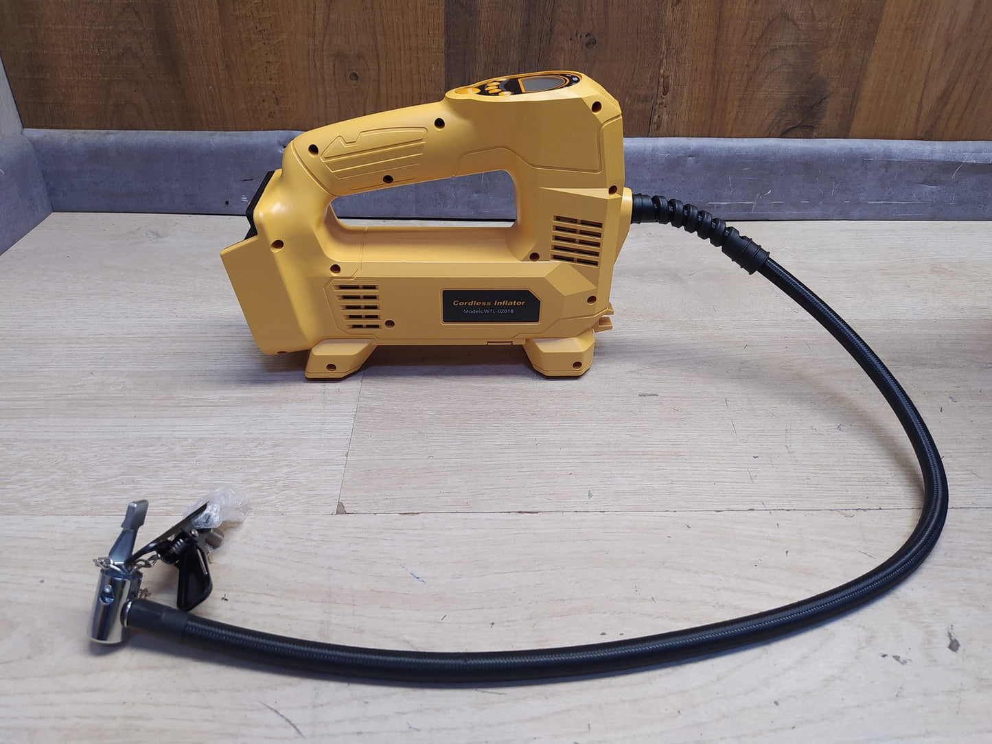 QUPERR WTL-0201B Akku-Kompressor Solo, kompatibel mit Dewalt 18V Akku, I37910
