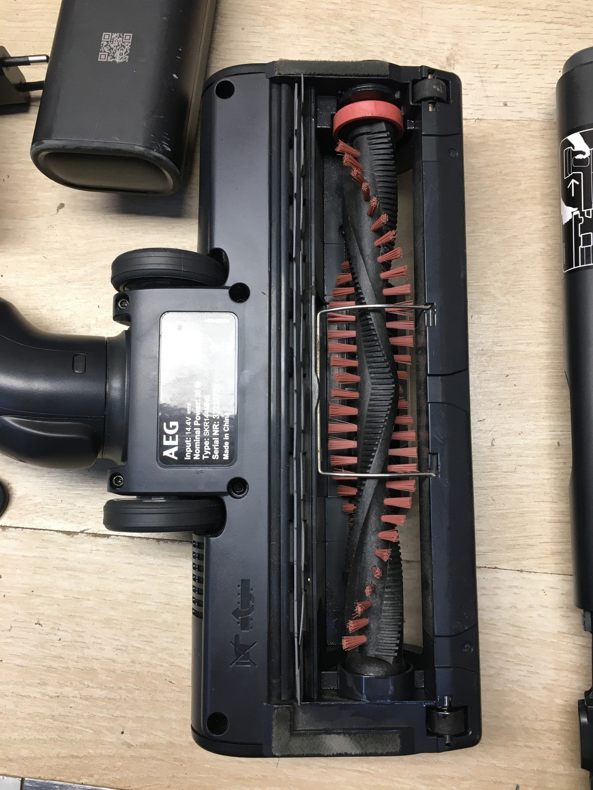 AEG Ultimate 7000 Akku-Staubsauger AP71A142XN, I36235