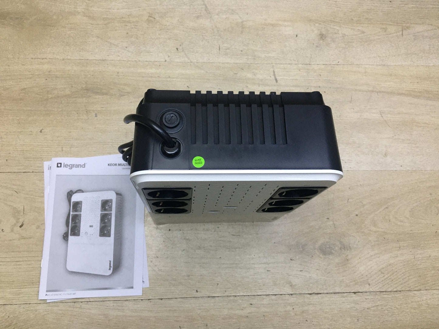 Legrand 310082 USV-Anlage, Keor Multiplug mit 800 VA/480W 6 Ausgänge, I35217