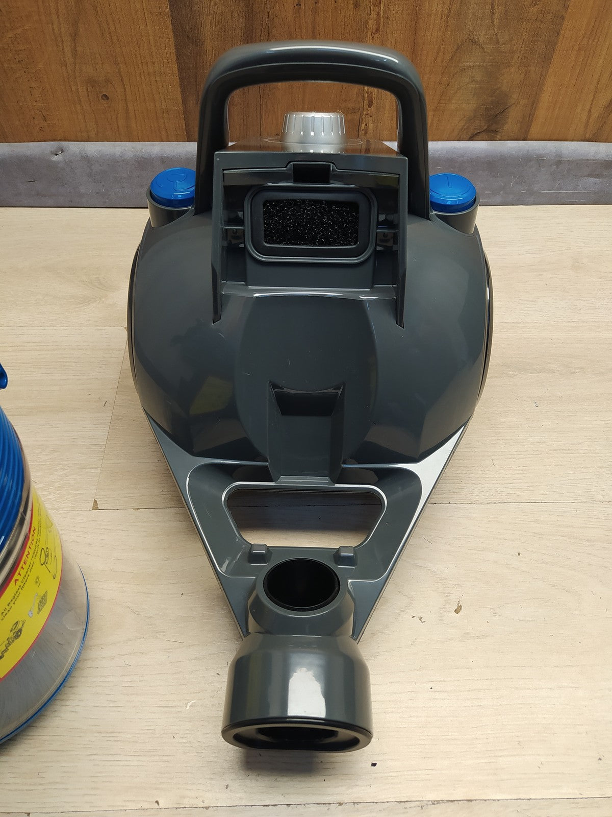Amazon Basics VCS35A17KOA Zylinder-Staubsauger, 700W, I36327