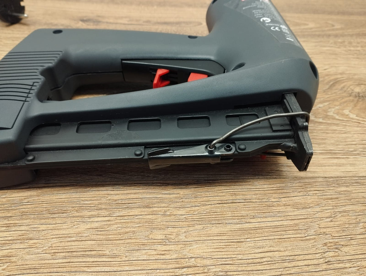 Novus Elektrotacker J-165, rückschlagarmer Universal-Tacker