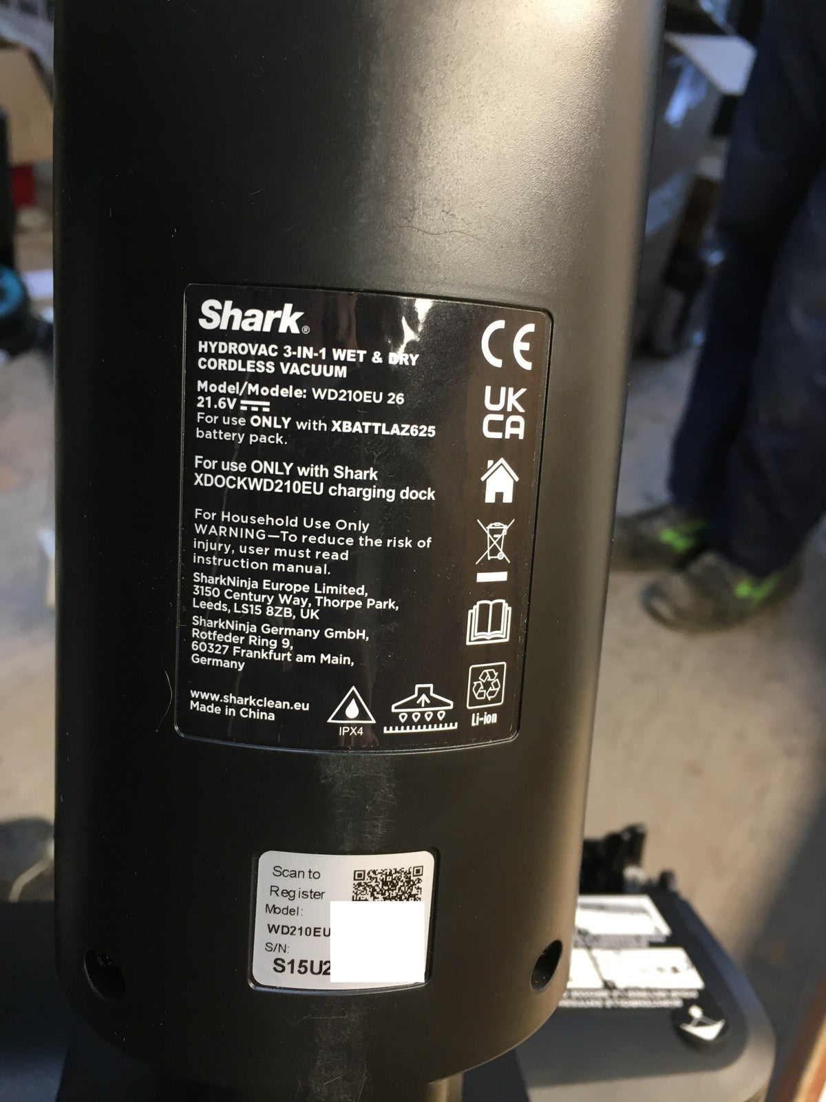 Shark HydroVac Kabelloser Nass-/Trockensauger WD210EU, I36013