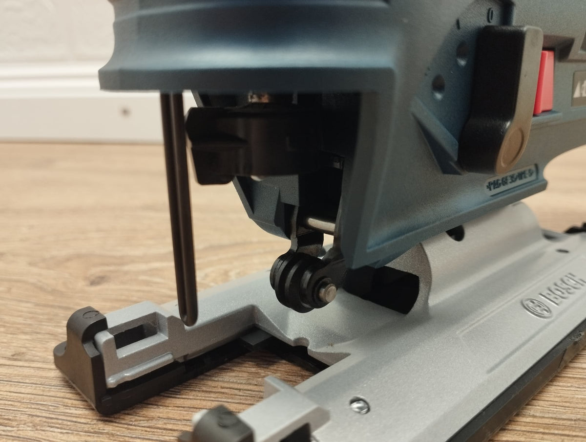 Bosch Professional GST 12V-70 Akku-Stichsäge 3 601 EA1 001 ohne Akku inkl L-Boxx