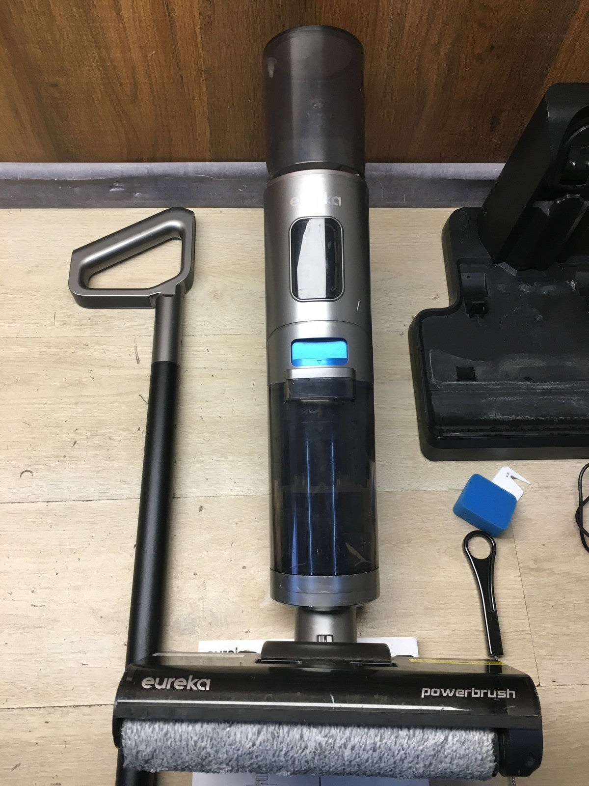 Eureka NEW430BL Kabelloser Nass-/Trockensauger, 230W, I36018