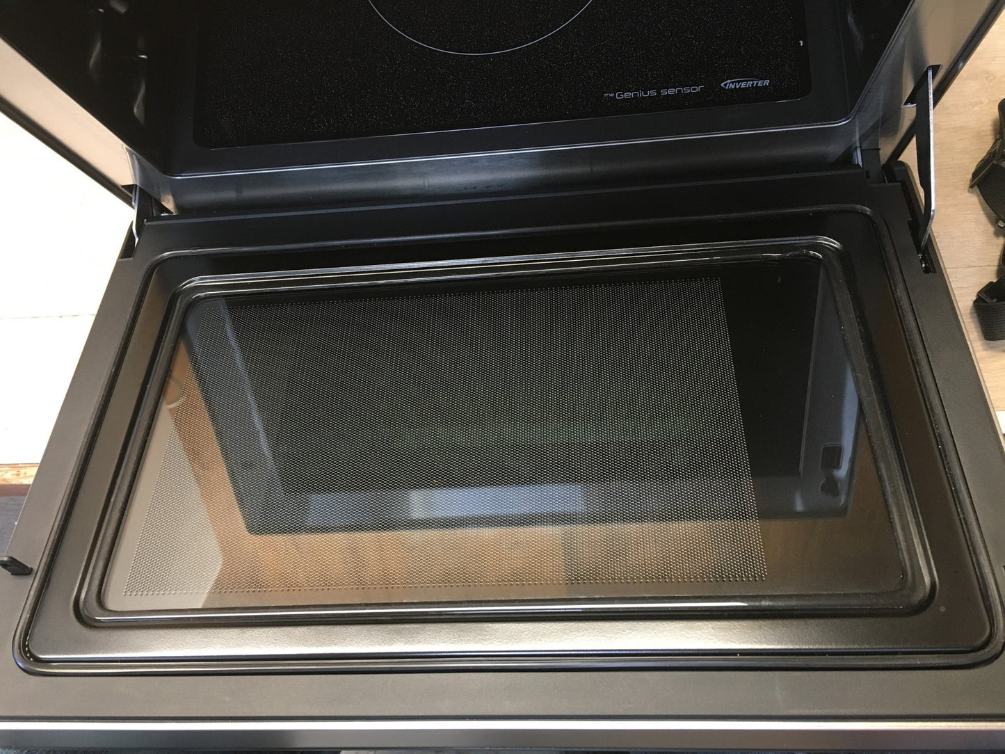 Panasonic NN-CS89LB 4-in-1 Kombi-Mikrowelle, Dampfofen & Grill, 31 L, I37799