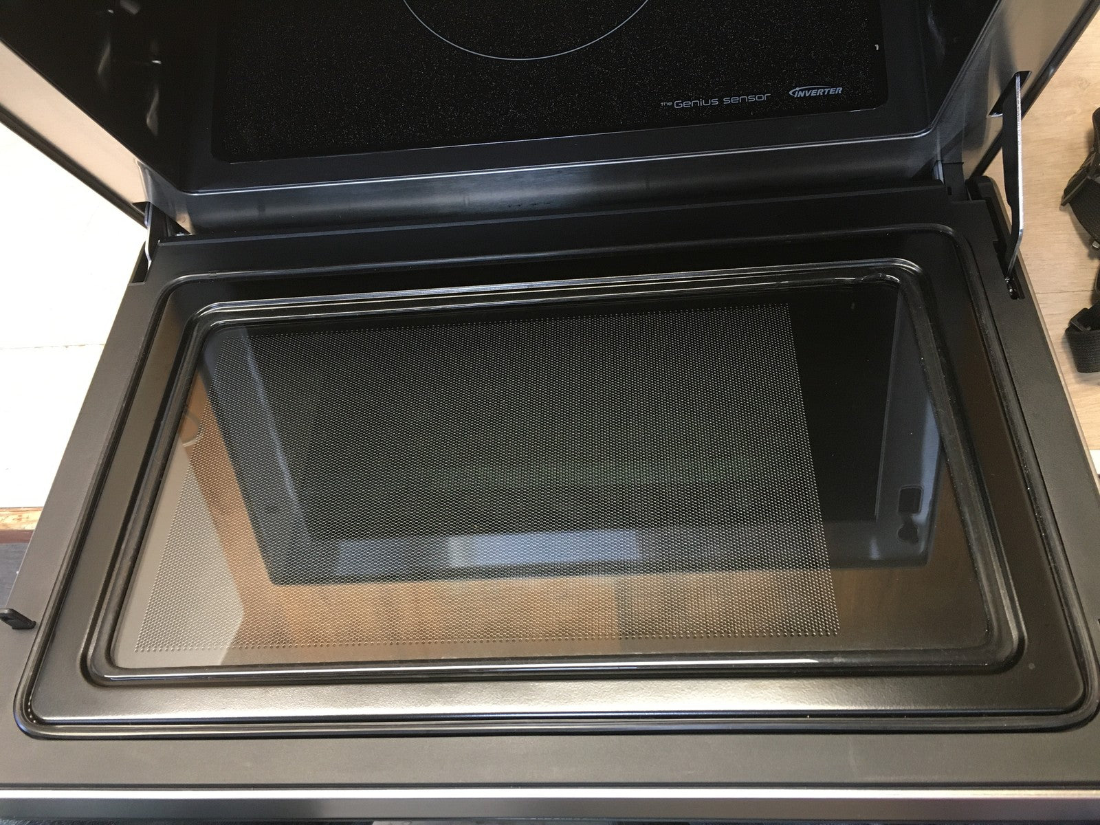 Panasonic NN-CS89LB 4-in-1 Kombi-Mikrowelle, Dampfofen & Grill, 31 L, I37799