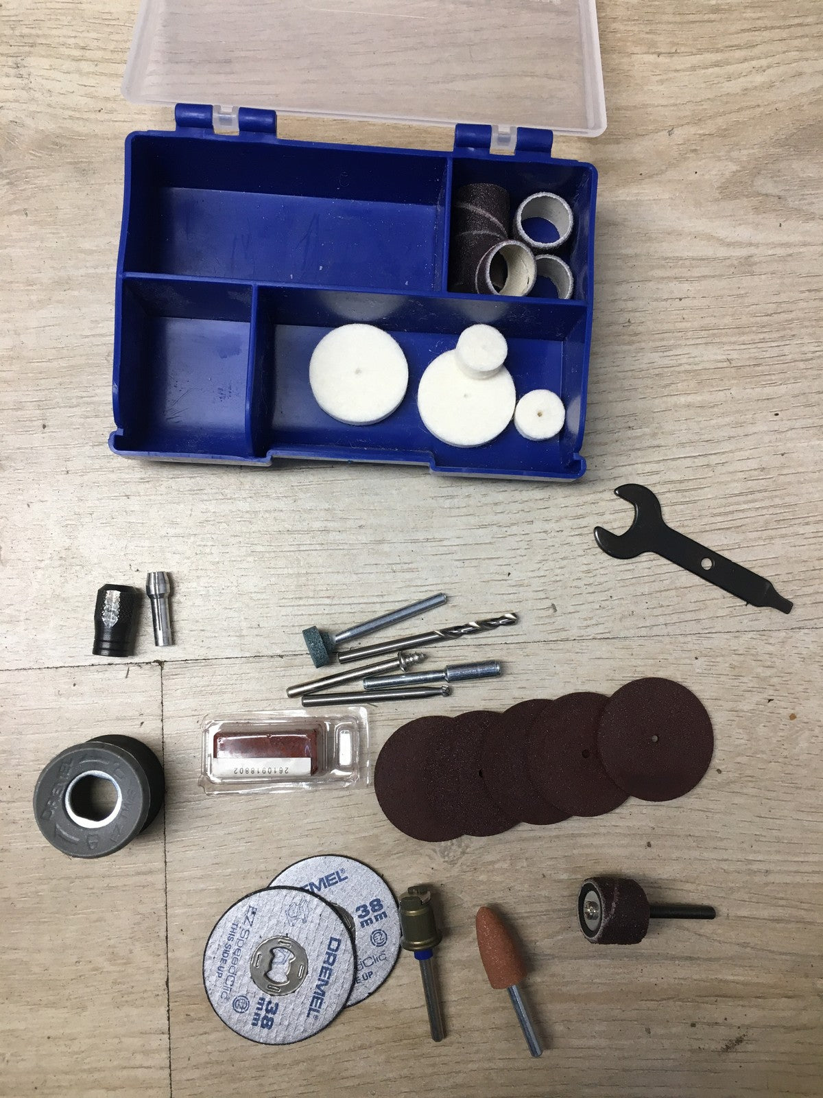 DREMEL 3000-1/25 EZ Multifunktionswerkzeug 130W, I38923