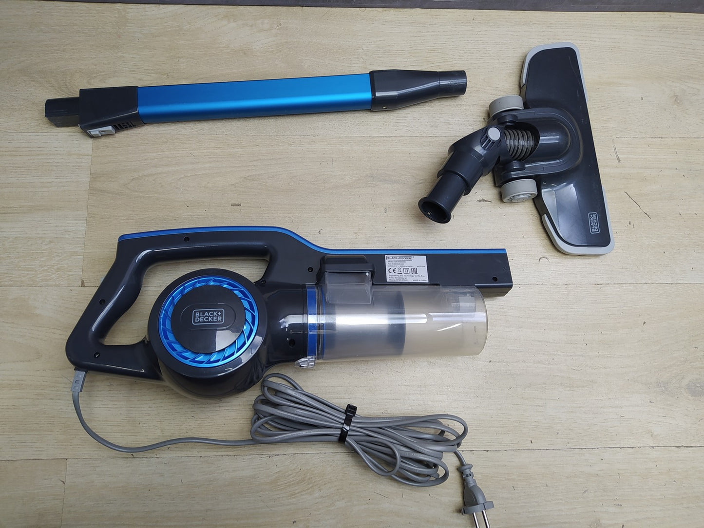 Black+Decker BXVMS600E Stielstaubsauger, ES9480030B Besenreiniger, 600 W, I35033