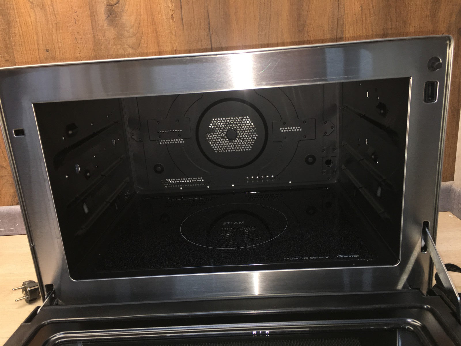 Panasonic NN-CS89LB 4-in-1 Kombi-Mikrowelle, Dampfofen & Grill, 31 L, I37616