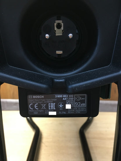 Bosch Leisehäcksler AXT 25 D, 2.500 W, für Hartholz und Dornensträucher, I38270