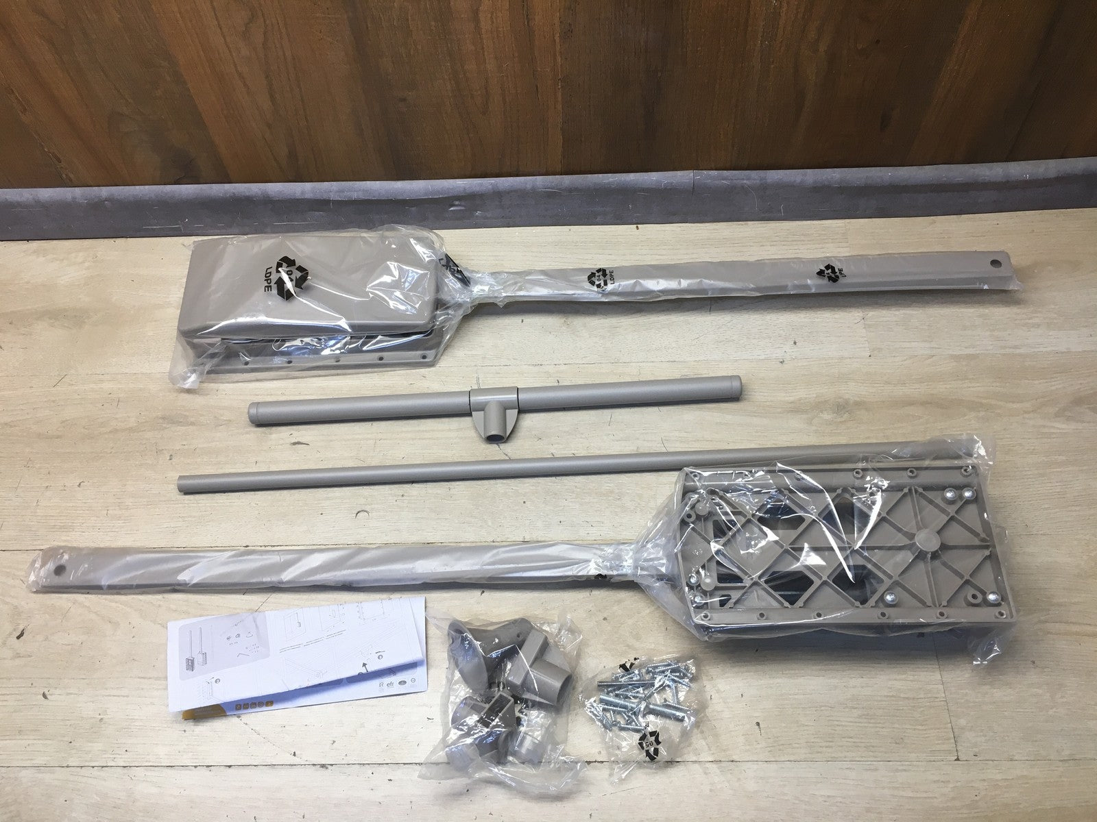 Emuca 9283849 Kleiderlift für Schrank, Ausziehbar 600-830mm Breite, I37552