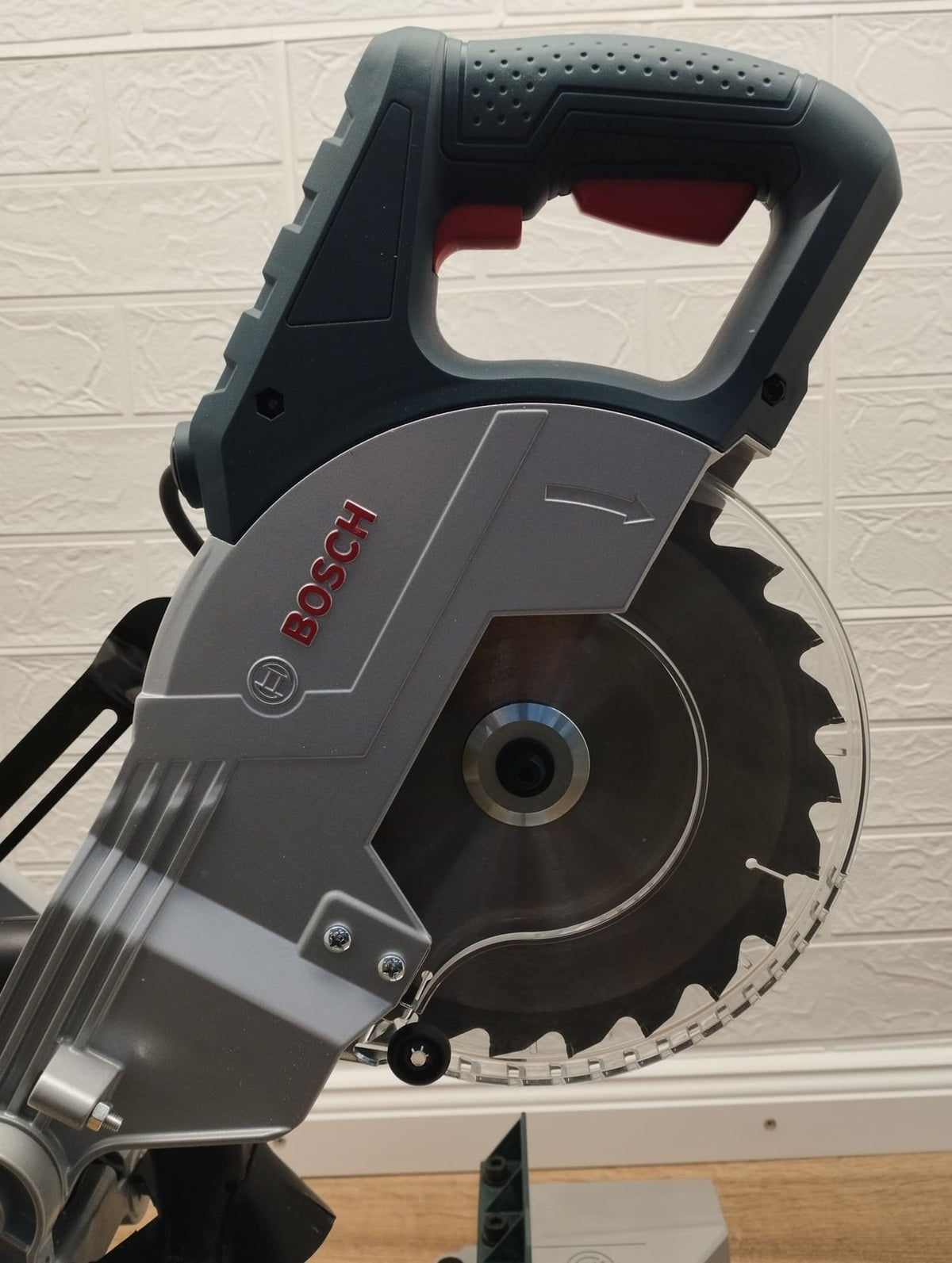 Bosch Professional GCM 80 SJ Kapp- / Gehrungssäge Zugfunktion 1400W 3601M19004