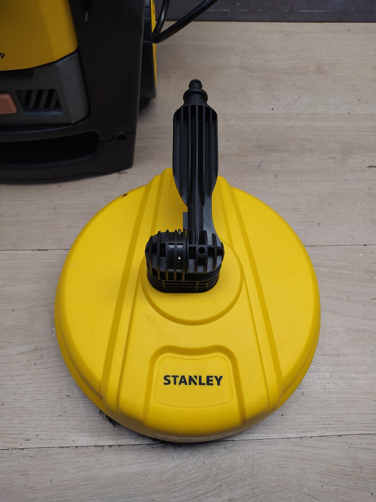 Stanley Hochdruckreiniger SXPW16PE mit Patio Cleaner Deluxe und Bürste, I36823