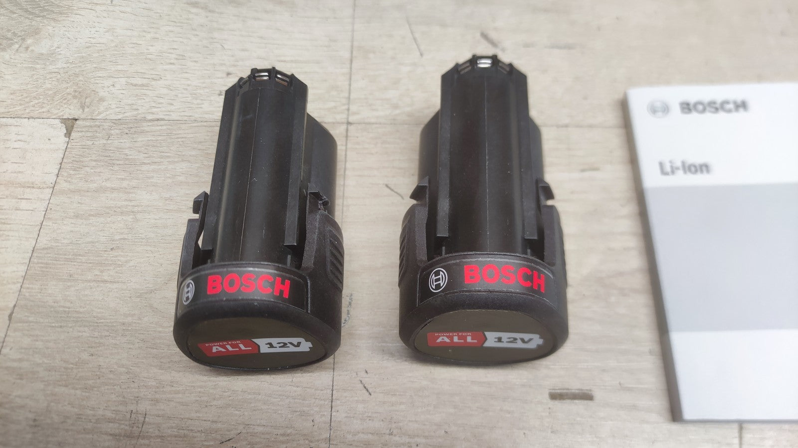 Bosch Starter Set, 2 Akkus 12 V 1,5 Ah + Ladegerät, I38251
