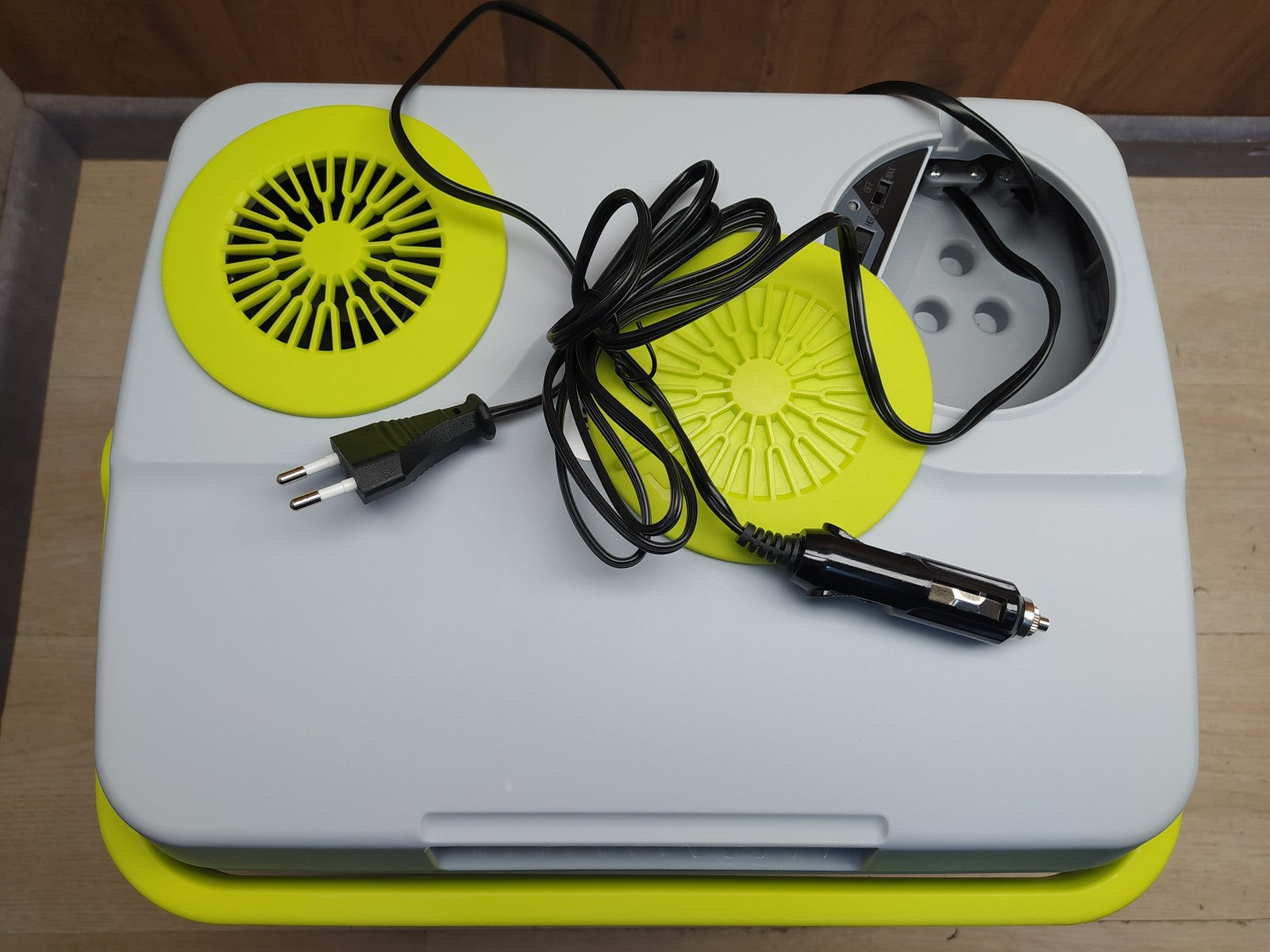SEVERIN KB 2924 Elektrische Kühlbox (19 L) mit Kühl-/Warmhaltefunktion, I37671