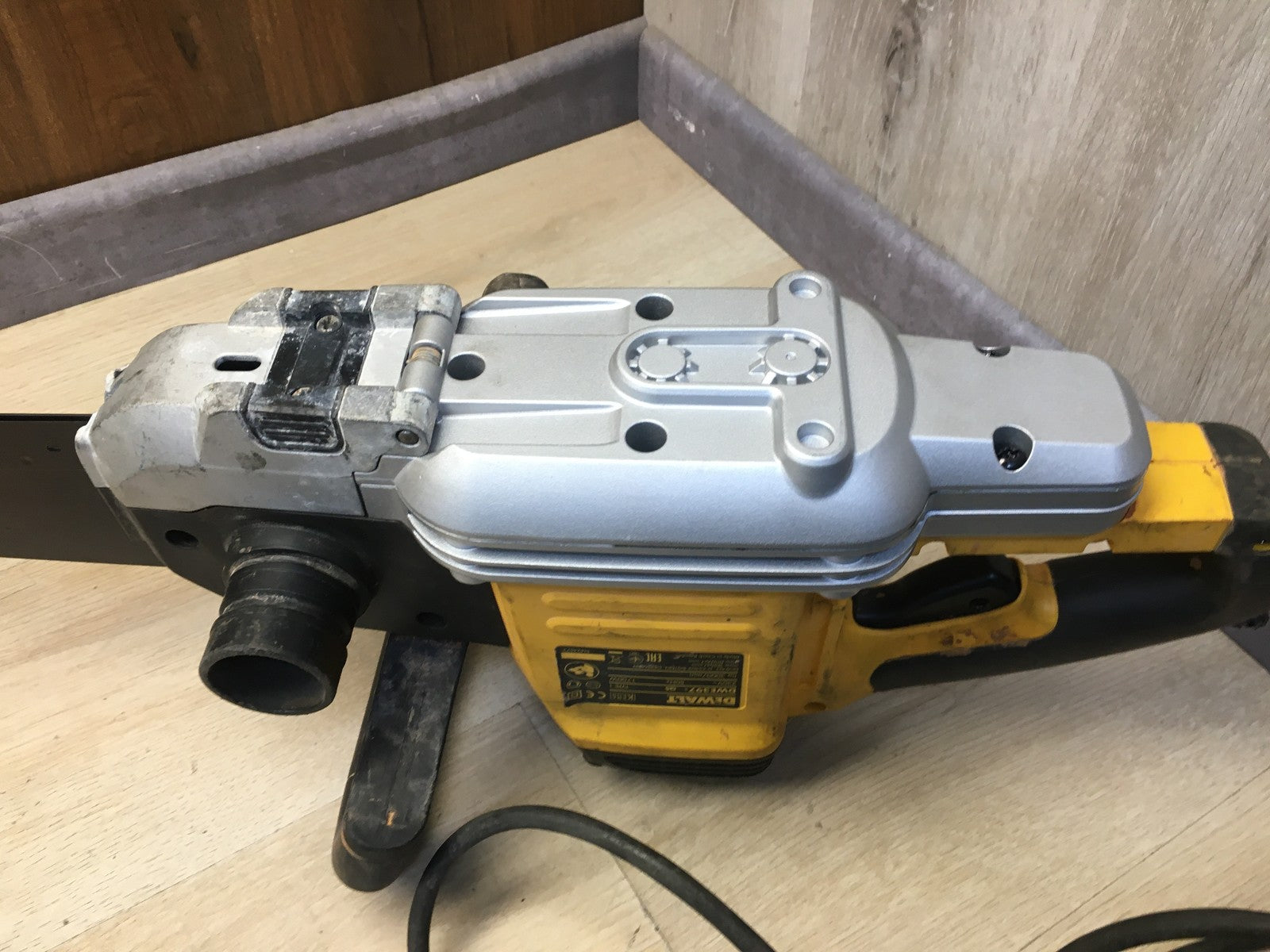 DeWalt DWE397 Alligator Spezial-Säge 1700 W für Hochlochziegel, I37790