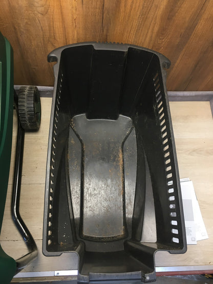 Bosch Leisehäcksler AXT 25 D, 2.500 W, für Hartholz und Dornensträucher, I38221