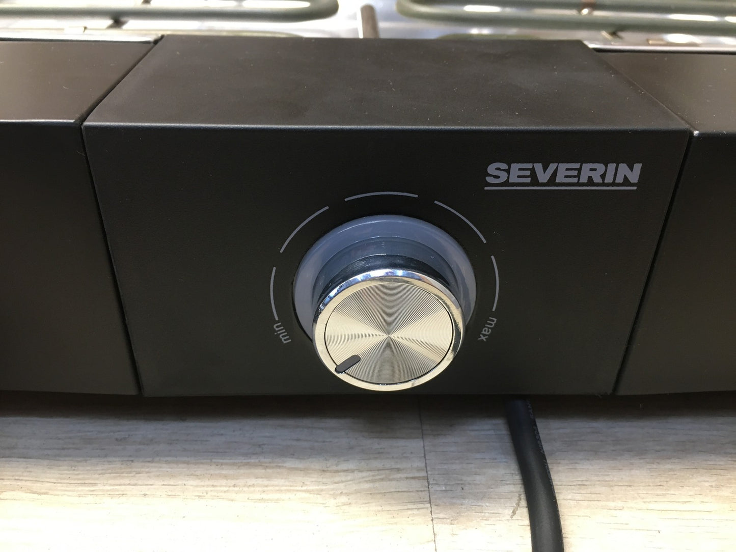 SEVERIN PG 8566 Standgrill mit Edelstahl-Grillrost und Standuntergestell, I38933
