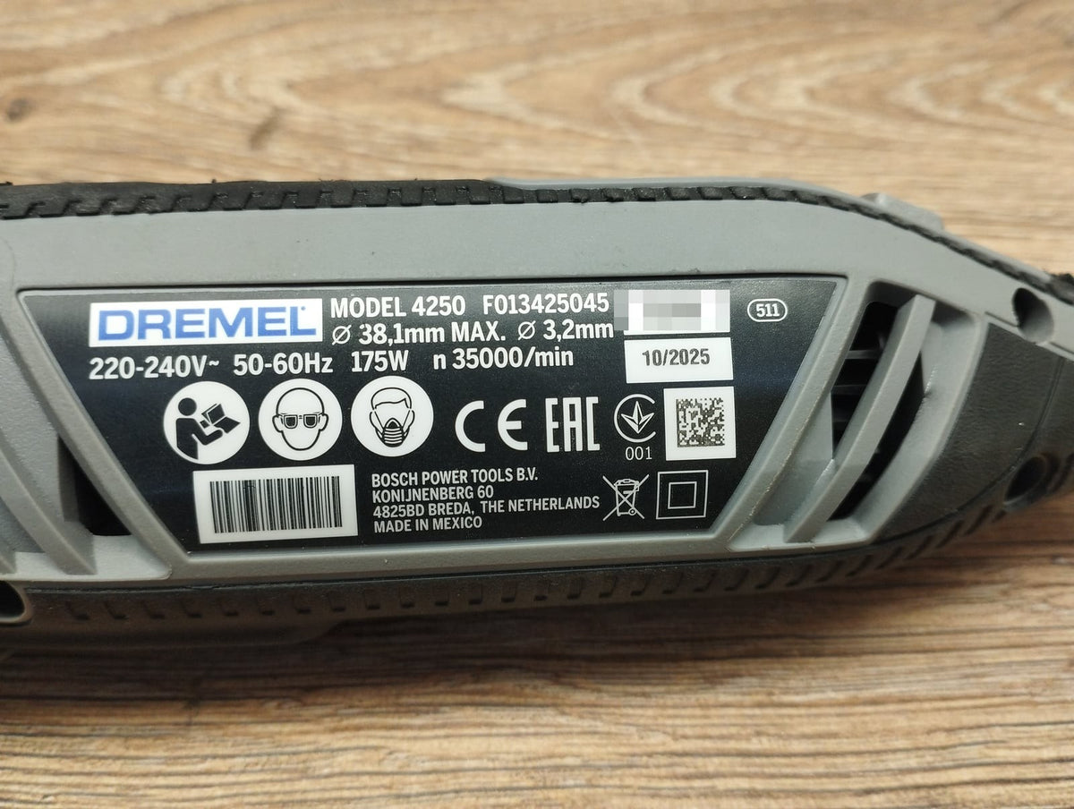 Dremel 4250 Rotationswerkzeug mit 3 Vorsatzgeräten und Zubehörset