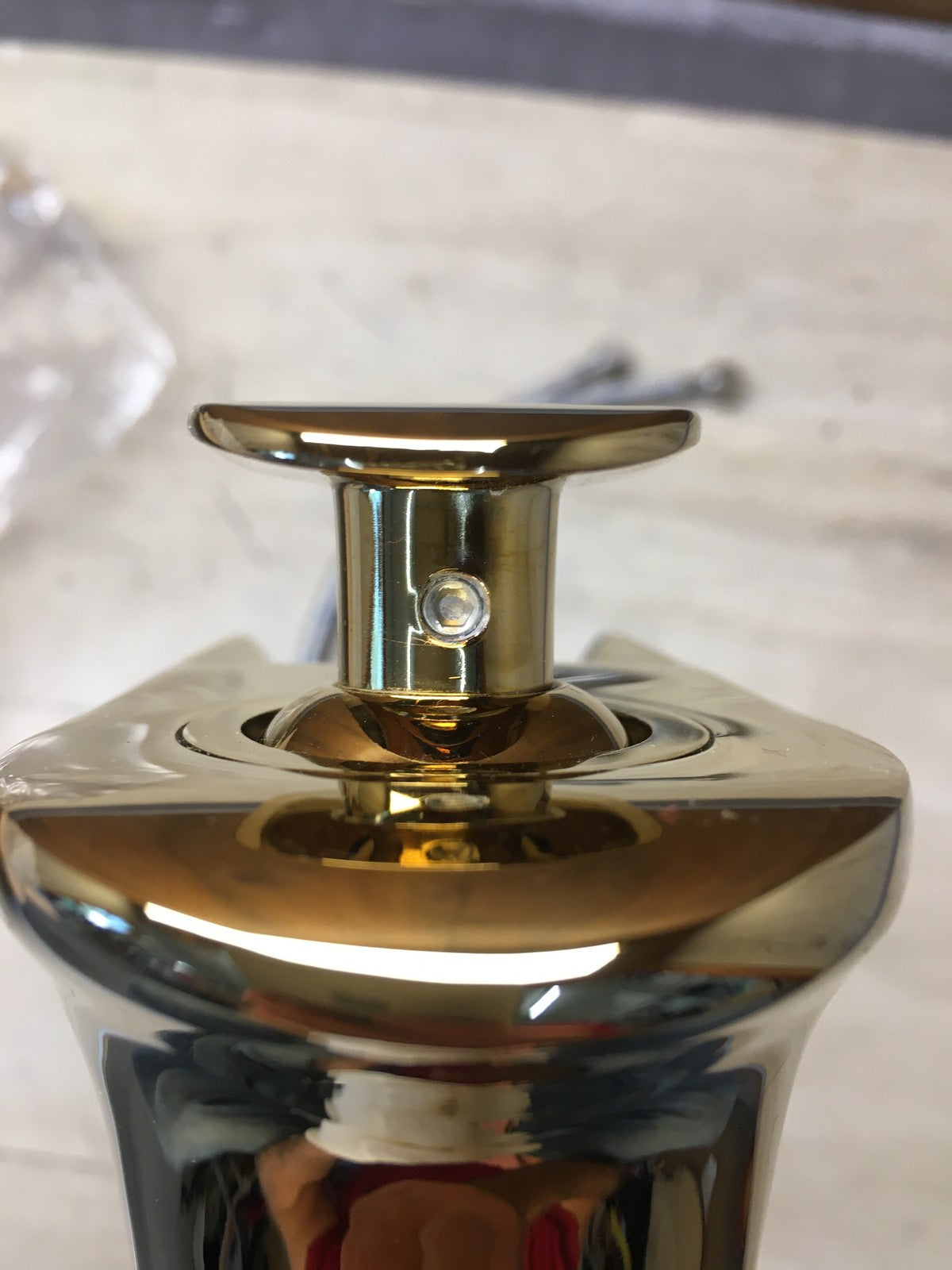 AIMADI Wasserhahn Bad Wasserfall Waschtischarmatur Golden, I39030