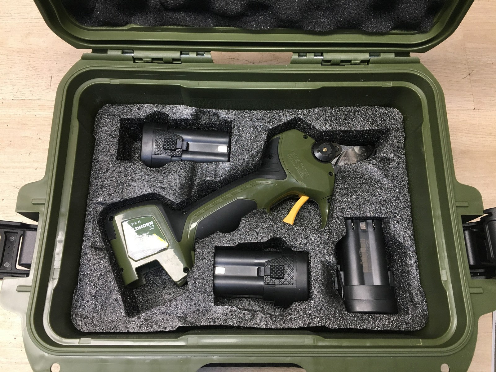 Alpen Swiss Tools Wildhorn 32 Akku-Astschere Ø 32 mm, inkl. 3 Akkus, I38335