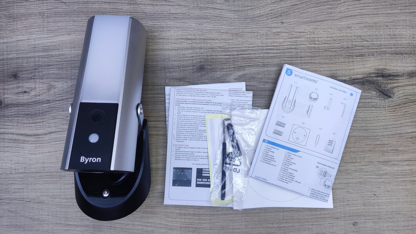 Smartwares Byron CIP-39100 Außenleuchte mit Überwachungskamera, I36529