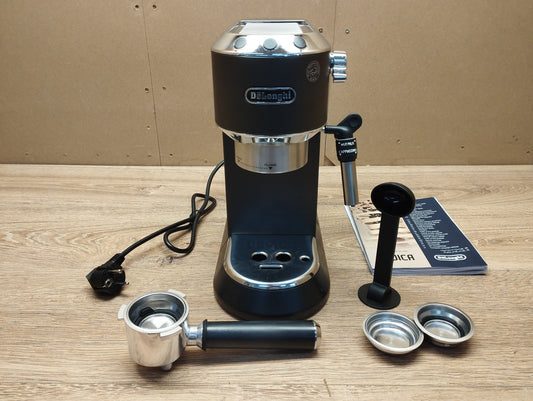 De'Longhi EC685.BK Espressomaschine mit Milchaufschäumer, I40396