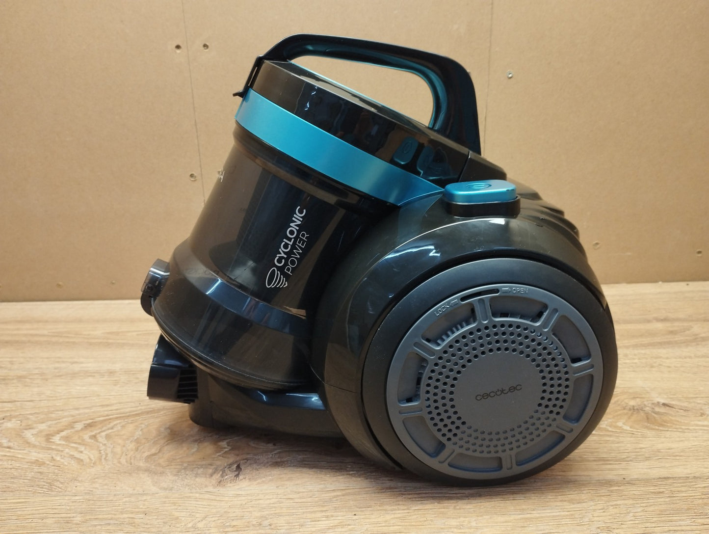 Cecotec Staubsauger Conga Rockstar Cyclonic Plus, beutellos, 800W, I39576